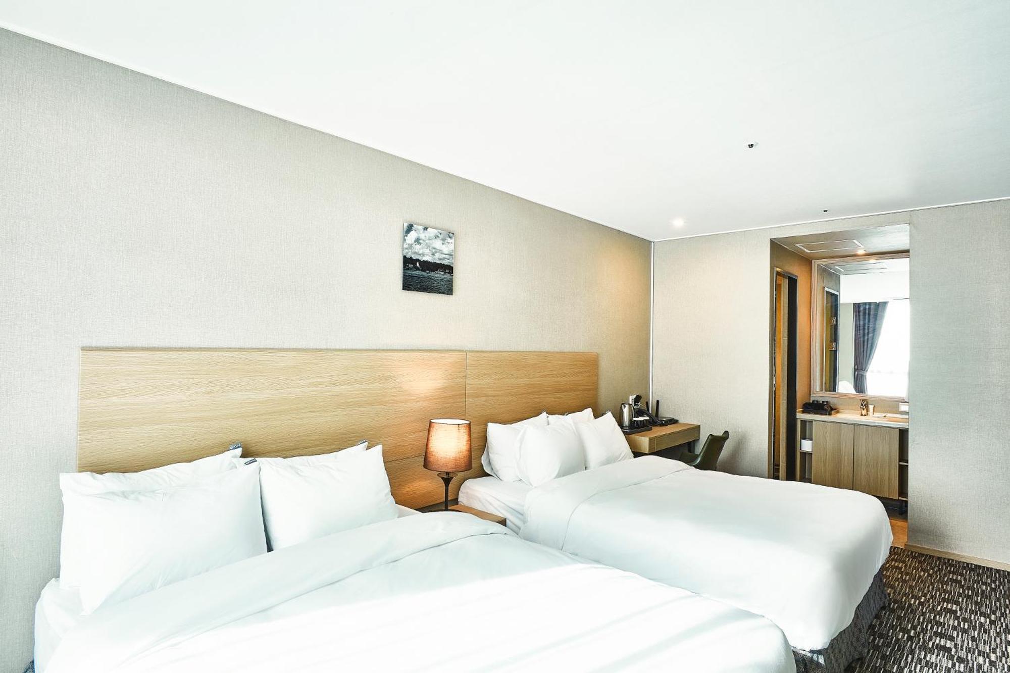 Golden Harbor Hotel Pyeongtaek Exteriör bild